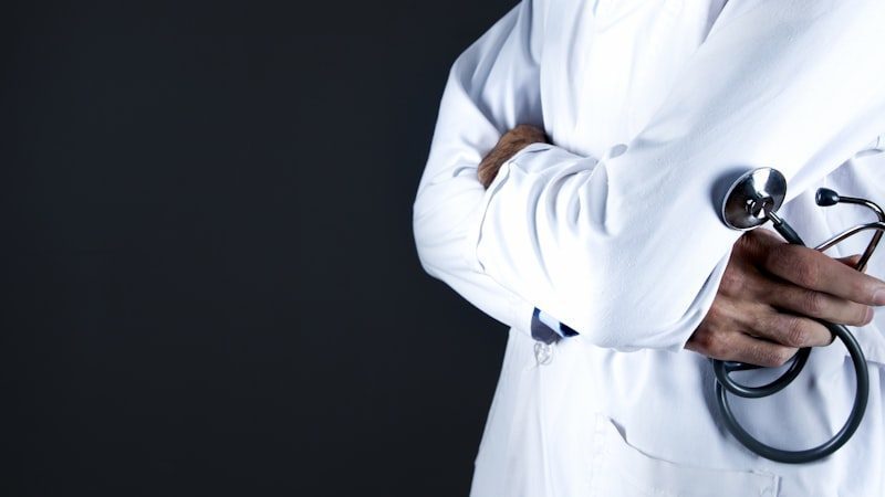 El ENARM cumple 50 años con la misma cuenta que no cierra: 66 mil médicos y 18 mil lugares