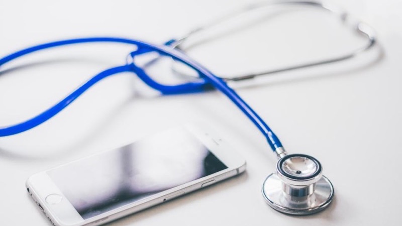 España le pone tope de 17 horas a las guardias médicas — y los médicos se van a la huelga igual
