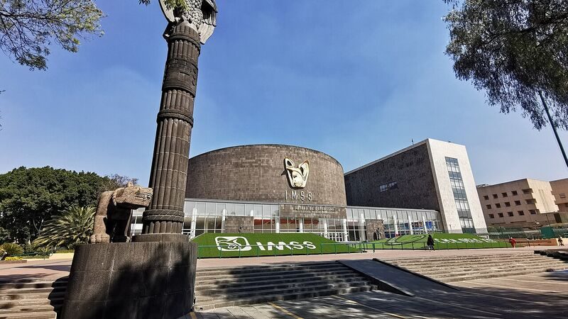 Las primeras marchas del IMSS fueron por jeringas. Ahora son por el 2.9%, un líder sindical y la medicina que no llega: lo que la protesta del miércoles dice de tu clínica