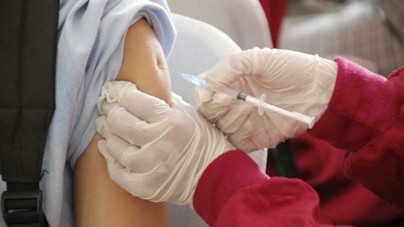 La vacuna de invierno ya tiene calendario: influenza, COVID y VPH arrancan en octubre (o en noviembre, según dónde vivas)