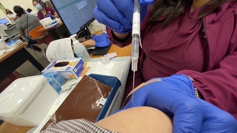 Casi la mitad de las muertes infantiles ocurre en los primeros 28 días — y varias se previenen antes de que el bebé nazca